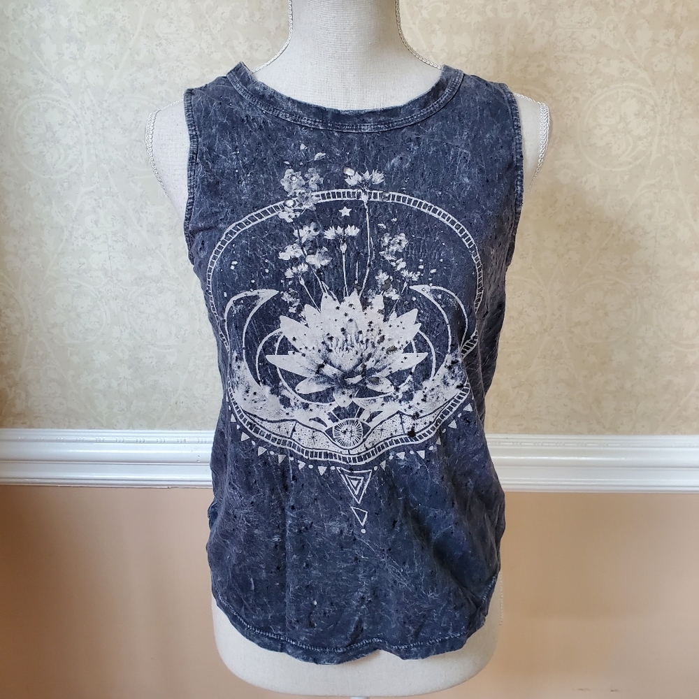 Lotus flower distressed tanktop